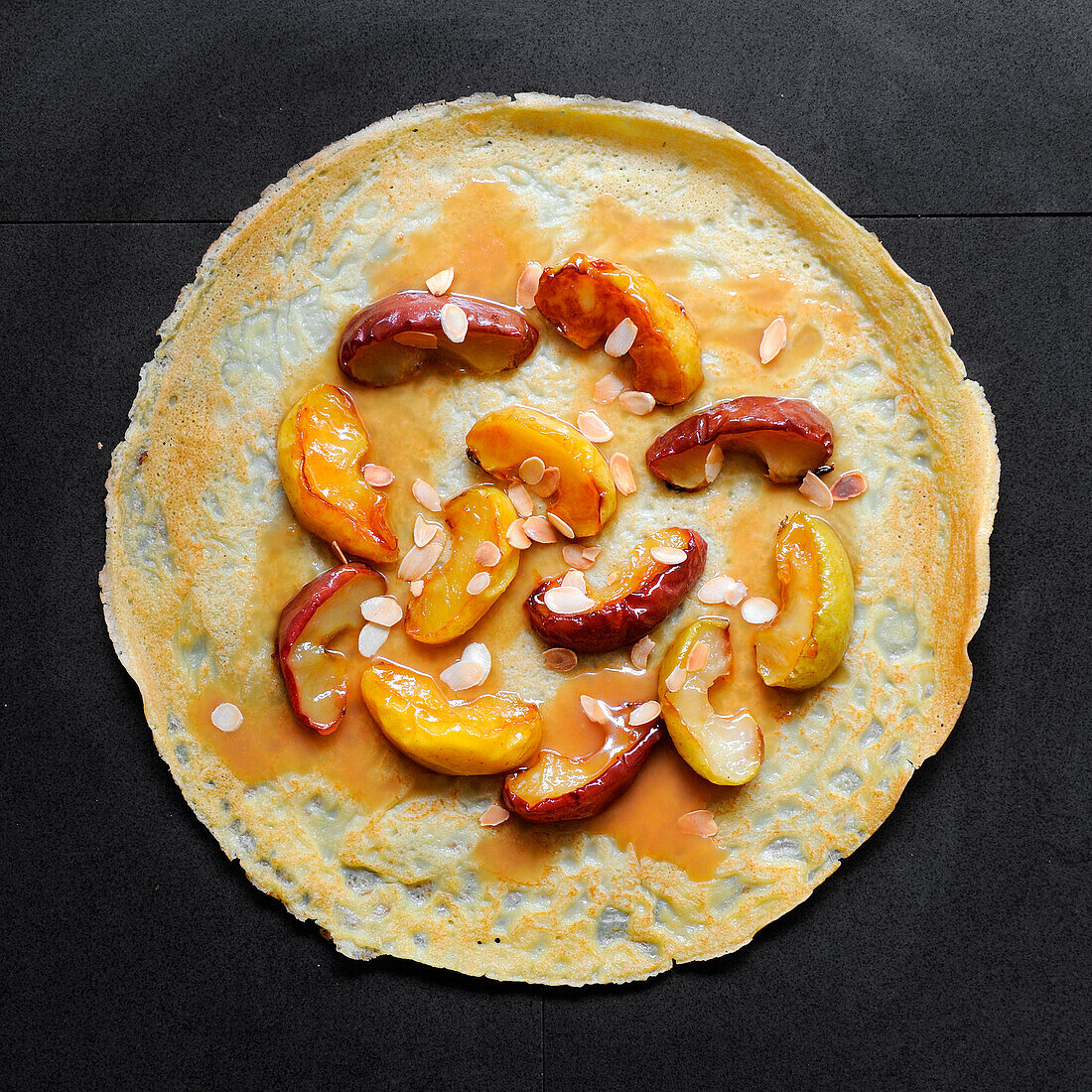 Crêpe mit karamellisierten Äpfeln (vegetarisch)