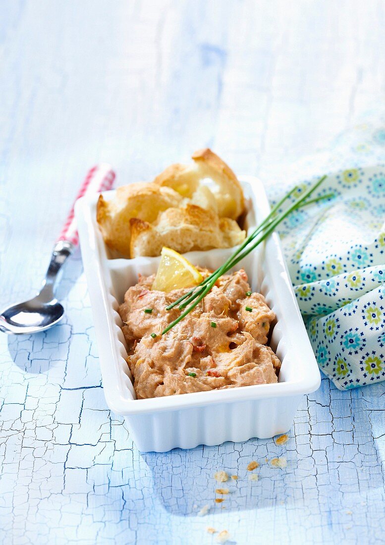 Tuna paté with peppers and Saint-Moret cream cheese