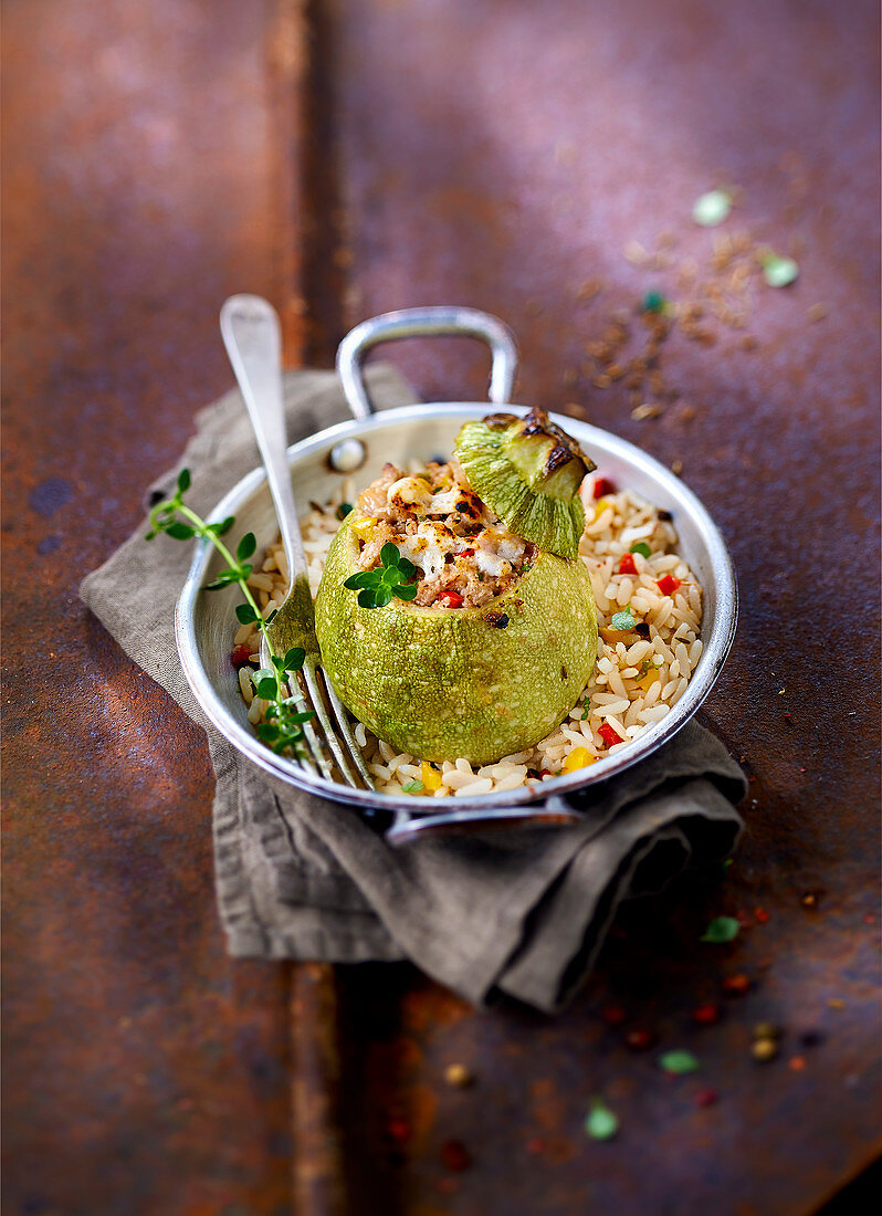 Round courgette stuffed with wholemeal rice, parmesan and pink peppercorns