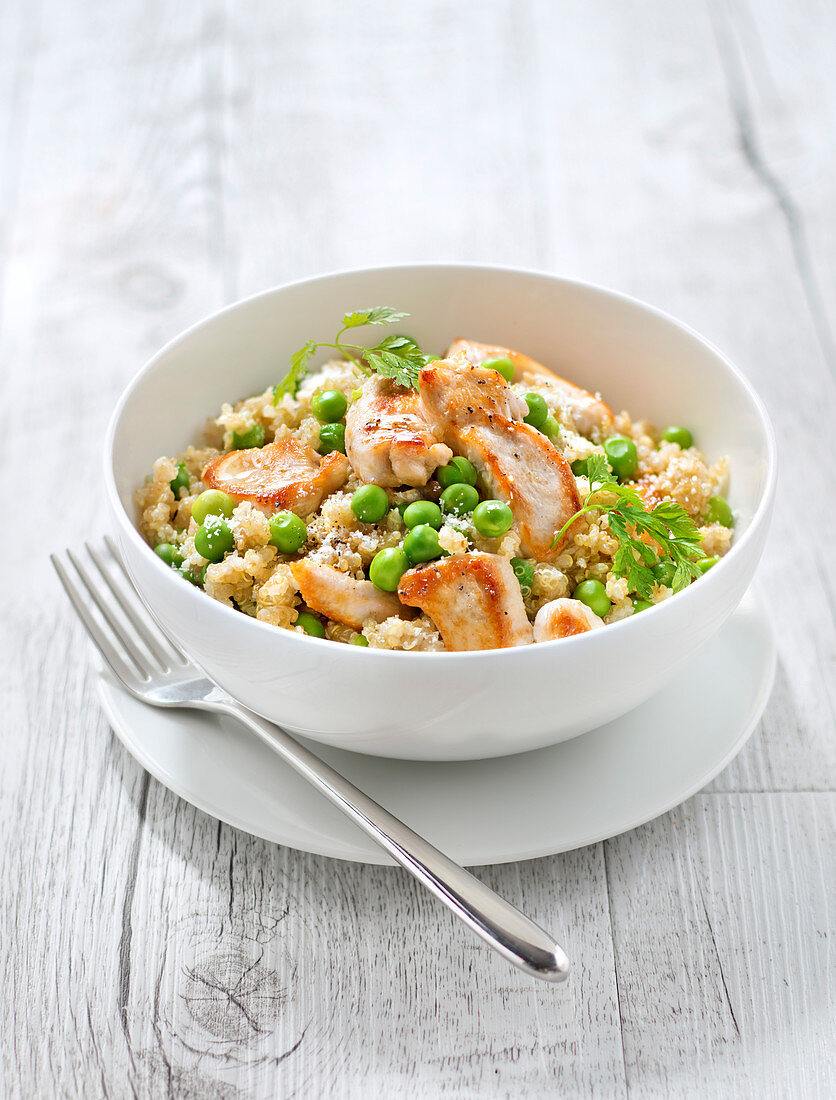 Quinoa and pea risotto with chicken