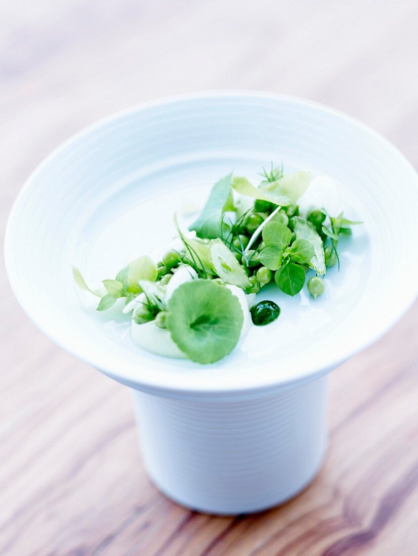 Fromage frais and peas with onions, celery stalks, dill and watercress