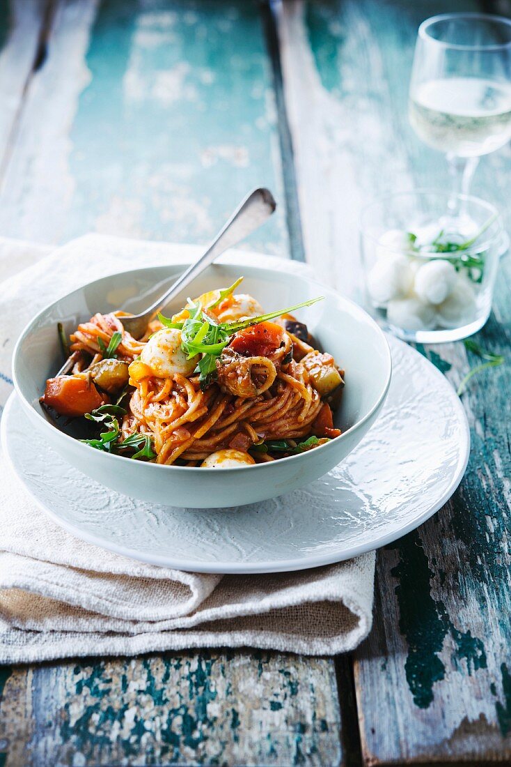 Spaghetti mit Tomatensauce nach Art Ratatouille