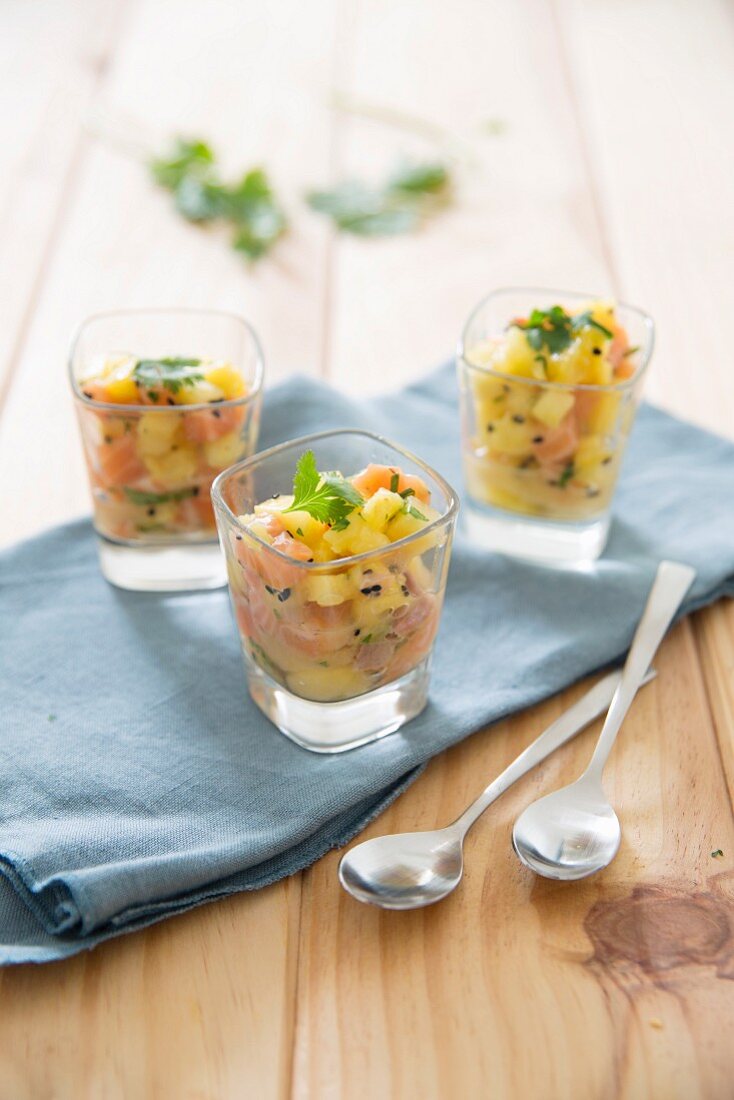 Salmon-pineapple tartare with black sesame seeds