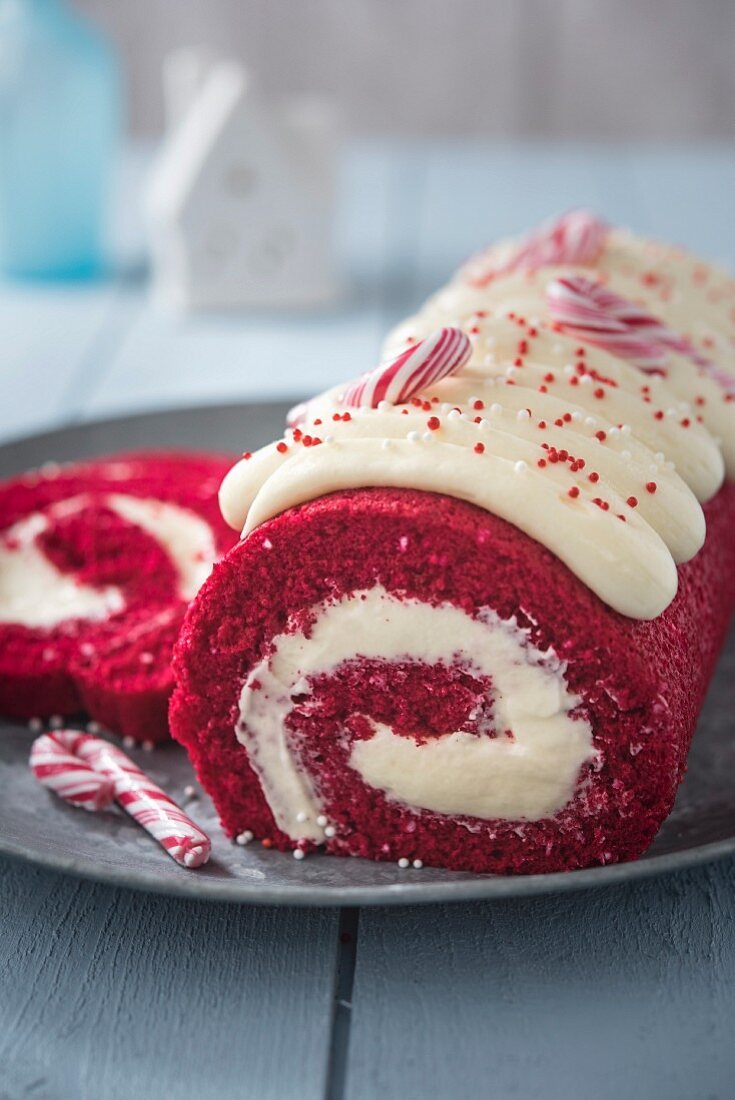 Red Velvet Roulade zu Weihnachten