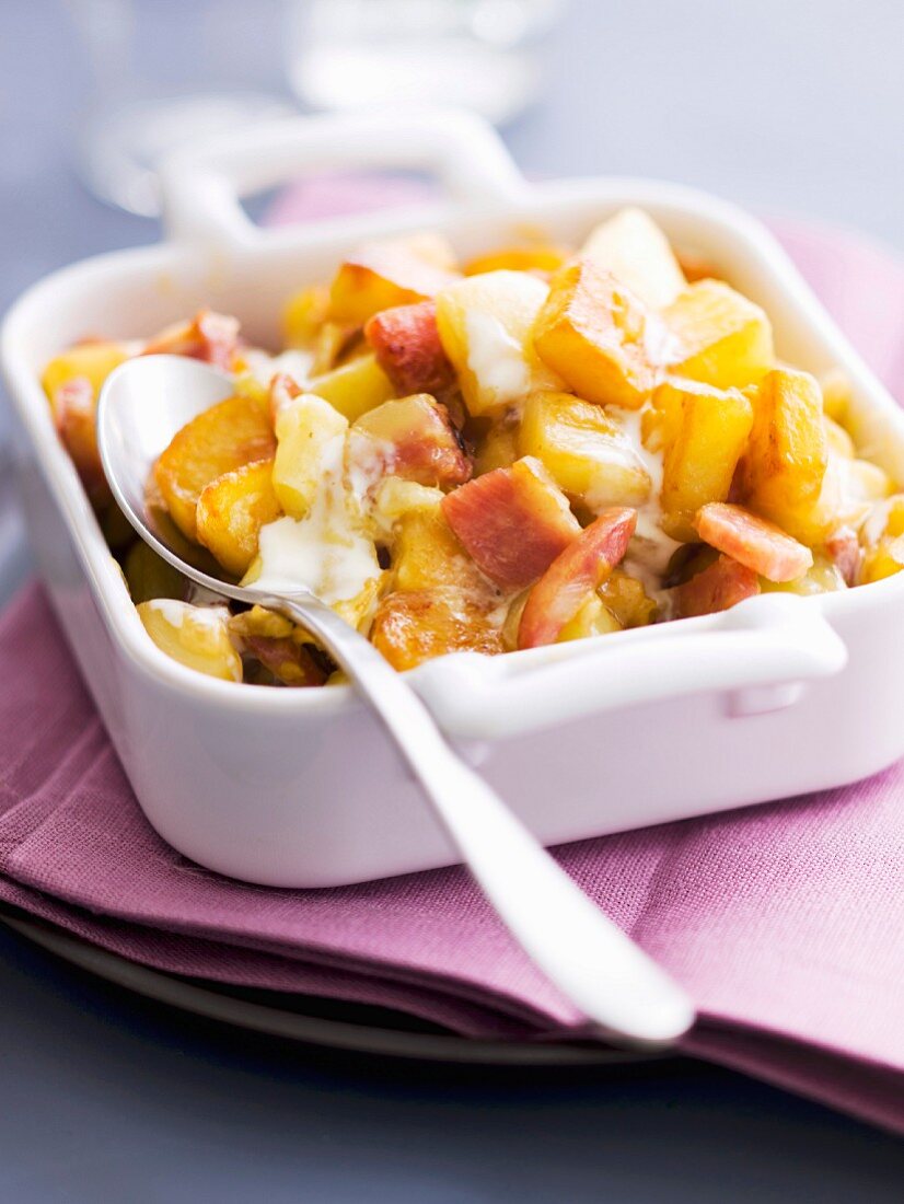 Mixed peaches in creamy sauce