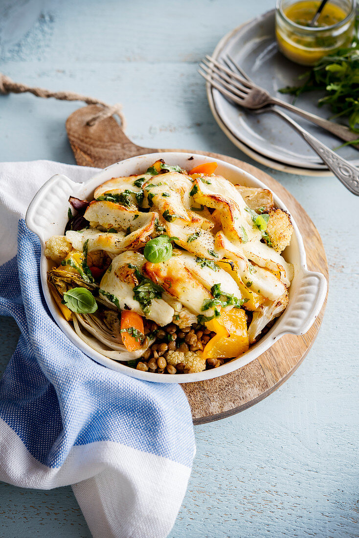 Linsengratin, Halloumi und Gemüse