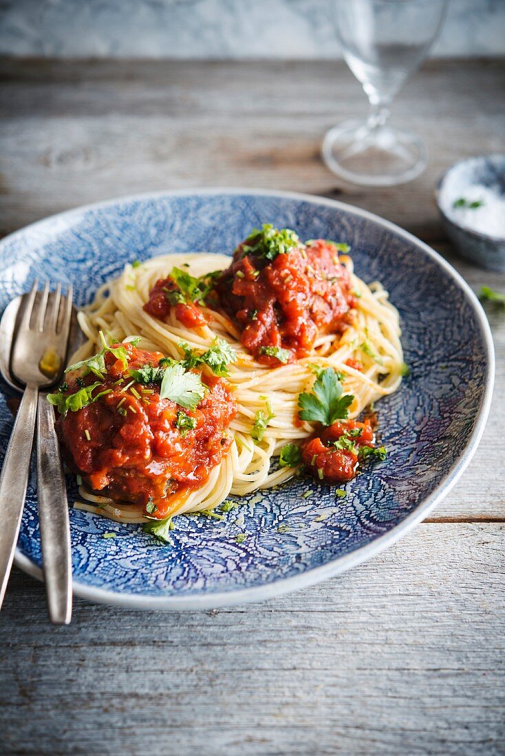 Spaghettis with meatballs in tomato sauce