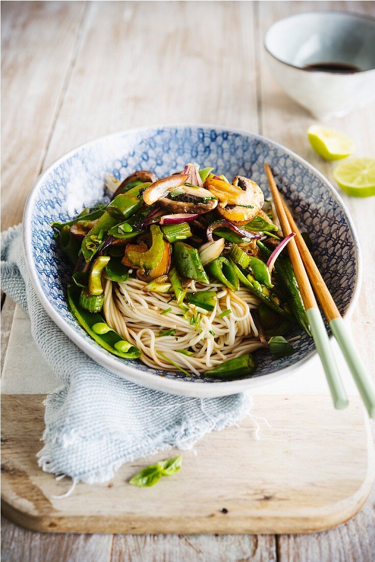 Asian noodles with vegetables sauté