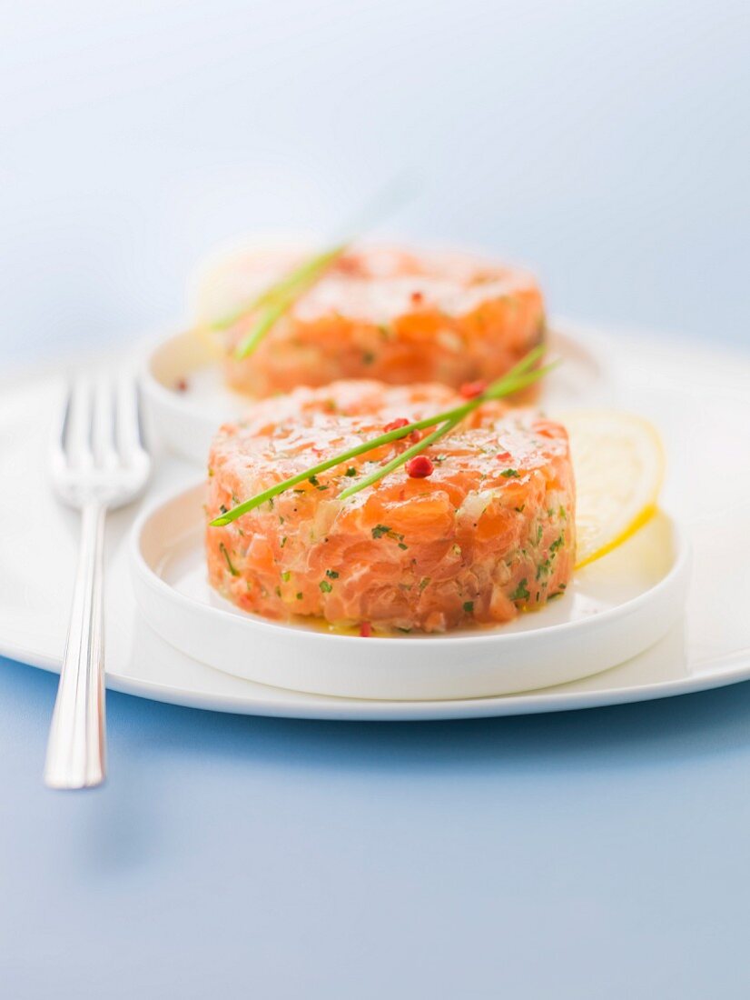 Salmon tartare with chives