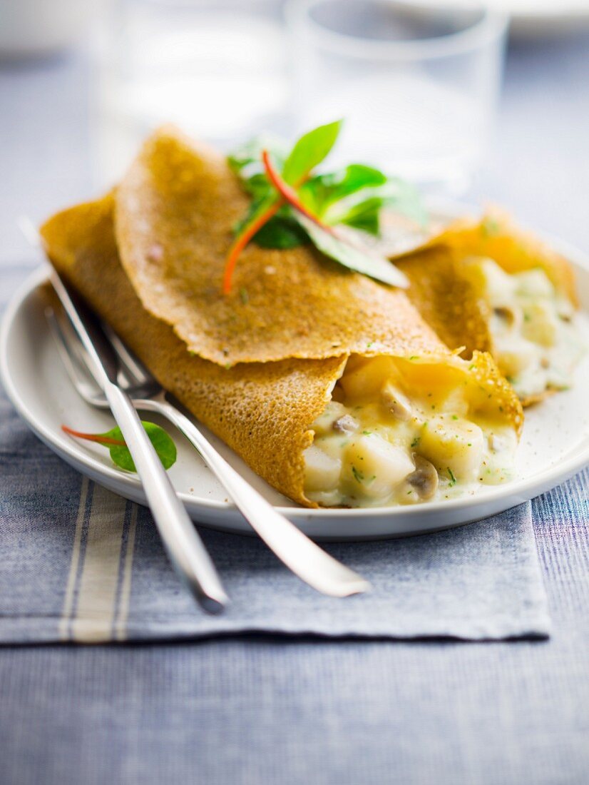 Scallop and mushroom galettes, white wine sauce