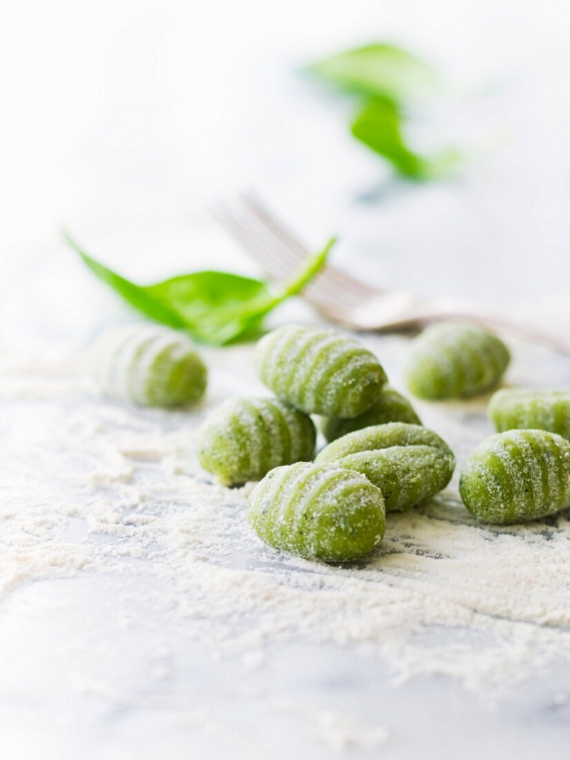 Raw spinach gnocchis