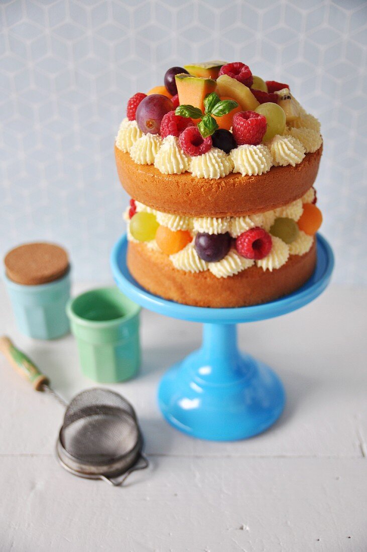 Nude Cake mit Früchten