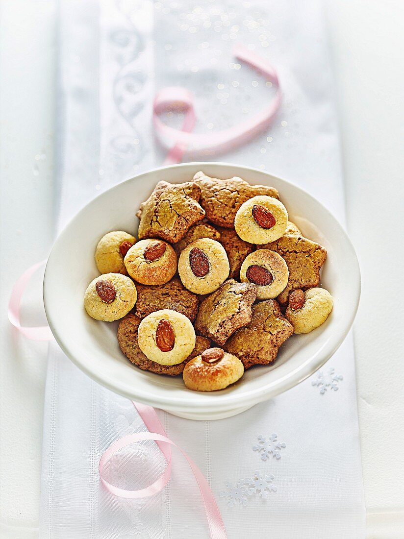 Bredele aux amandes (elsässische Weihnachtsplätzchen mit Mandeln)