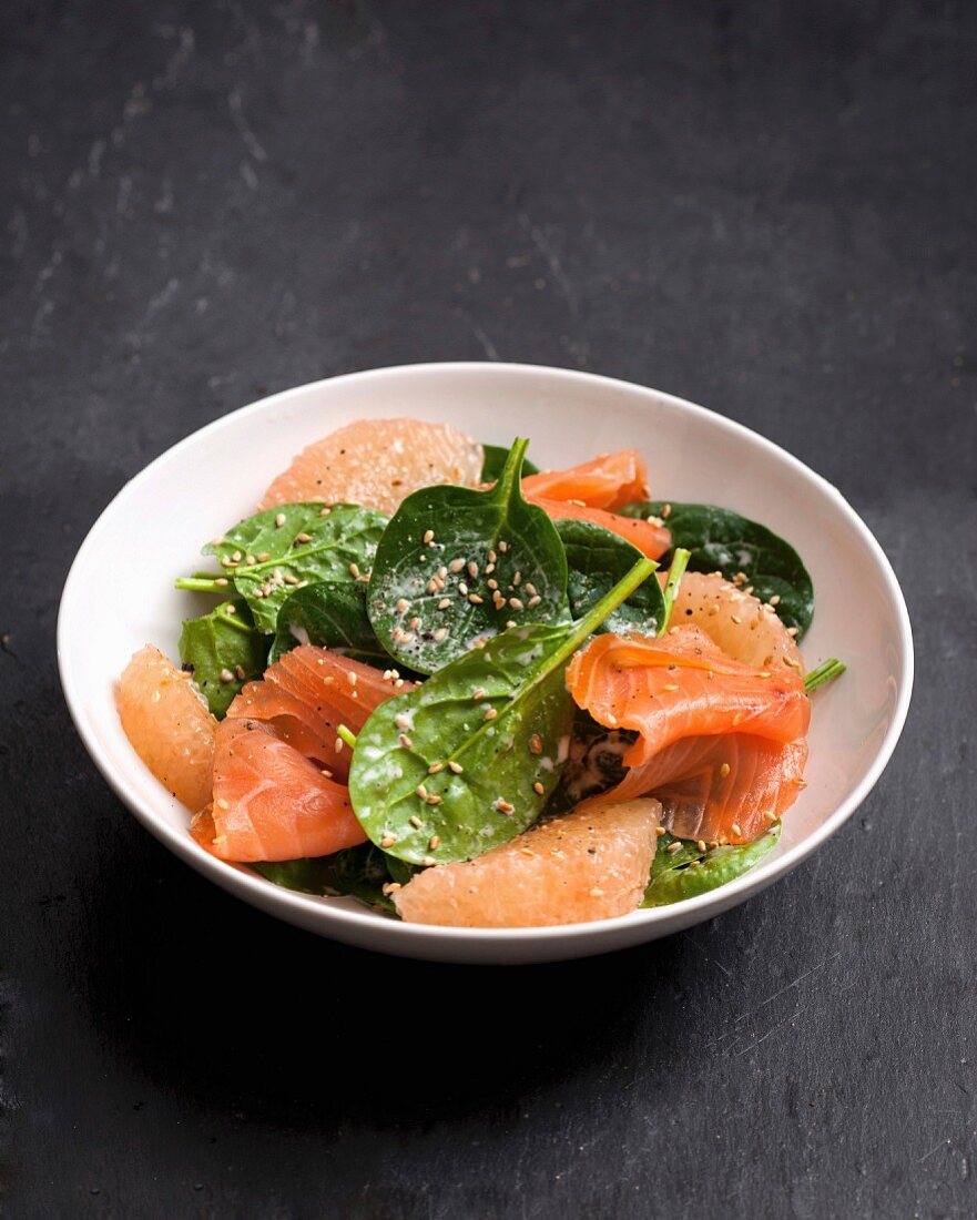 Baby spinach, smoked salmon salad with sesame seeds