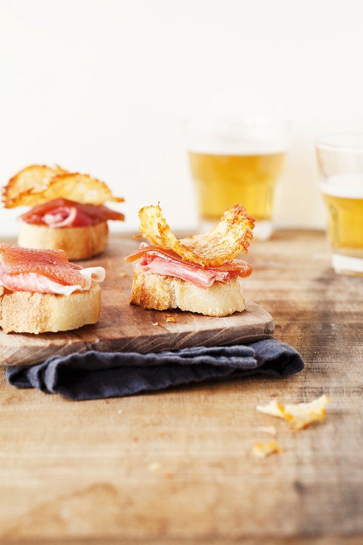 Brötchen mit Pata-Negra-Schinken, Quittenbrot und Manchego-Käse