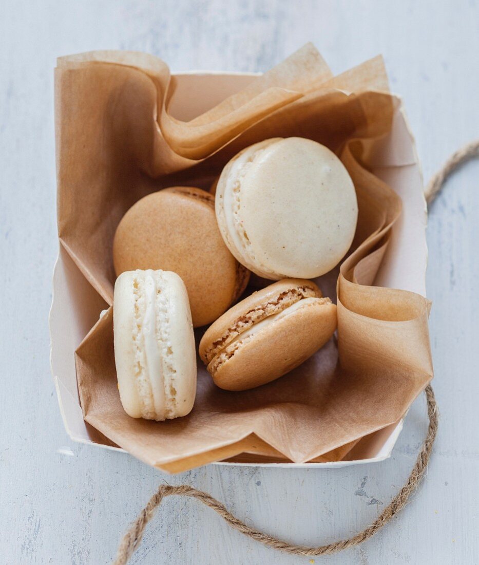 Whisky cream macarons