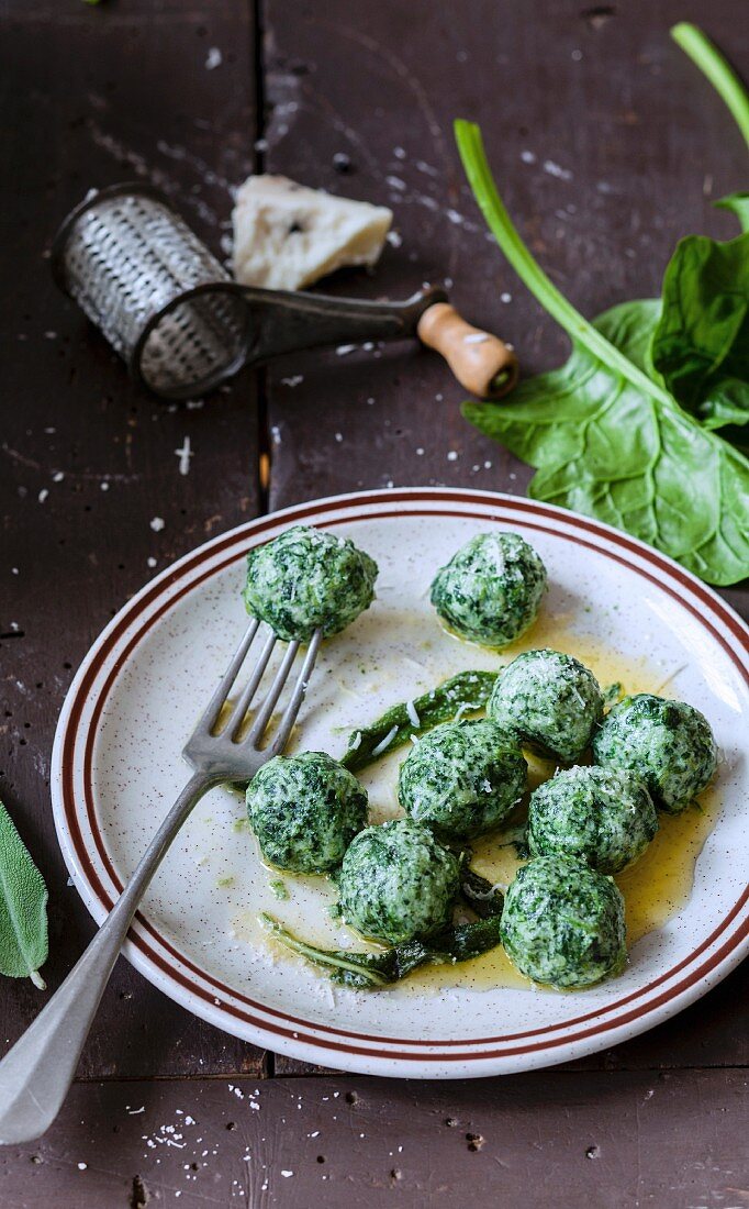 Ricotta-spinach naked raviolis
