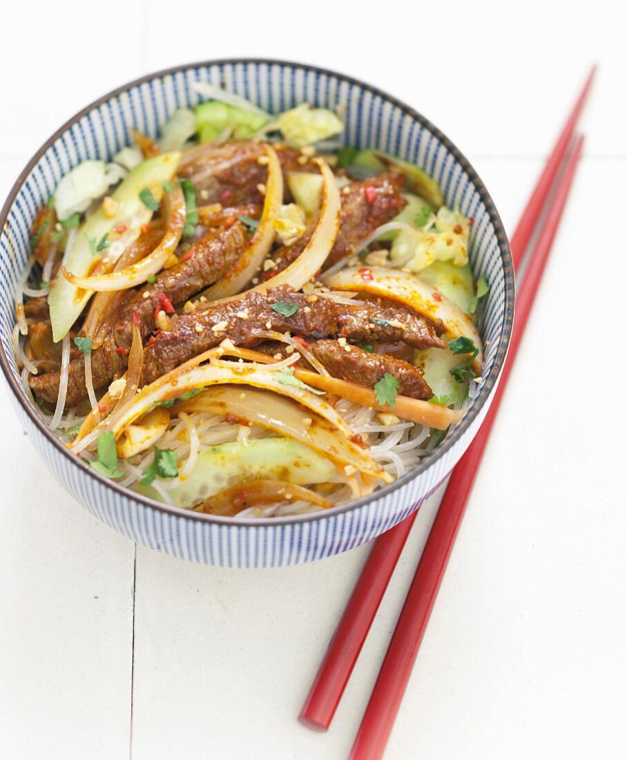 Spicy marinated beef, onions sauté and bamboo shoot bo-bun