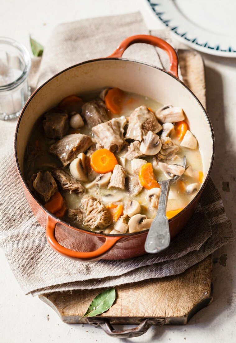 Blanquette de Veau (Traditionelles Kalbsfrikassee, Frankreich)