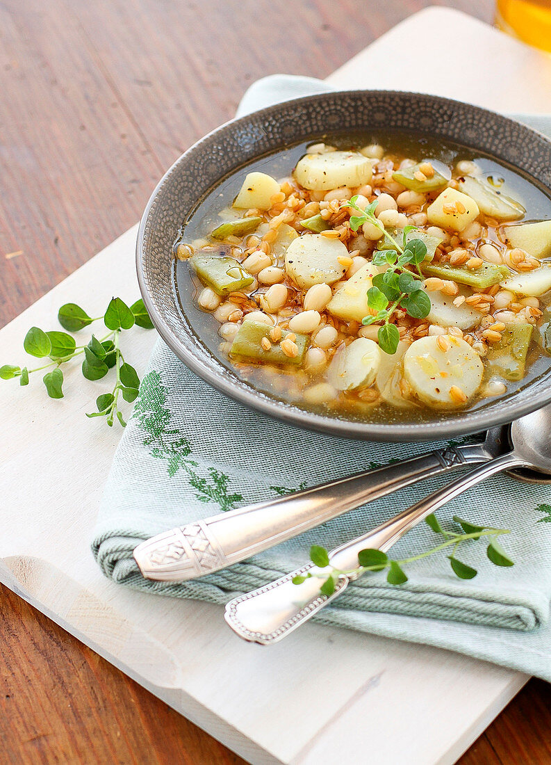 Bohneneintopf mit Kartoffeln und Lauch (vegetarisch)