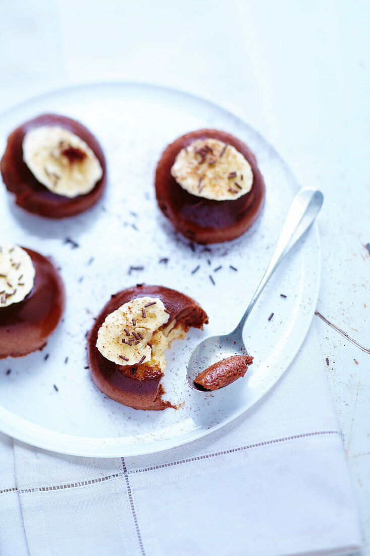 Kuppelküchlein Schoko-Banane mit Löffelbiskuit