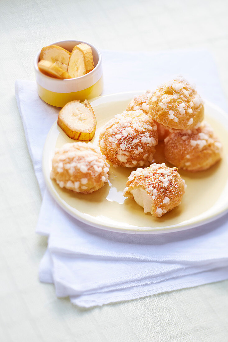 Chouquettes with banana cream filling