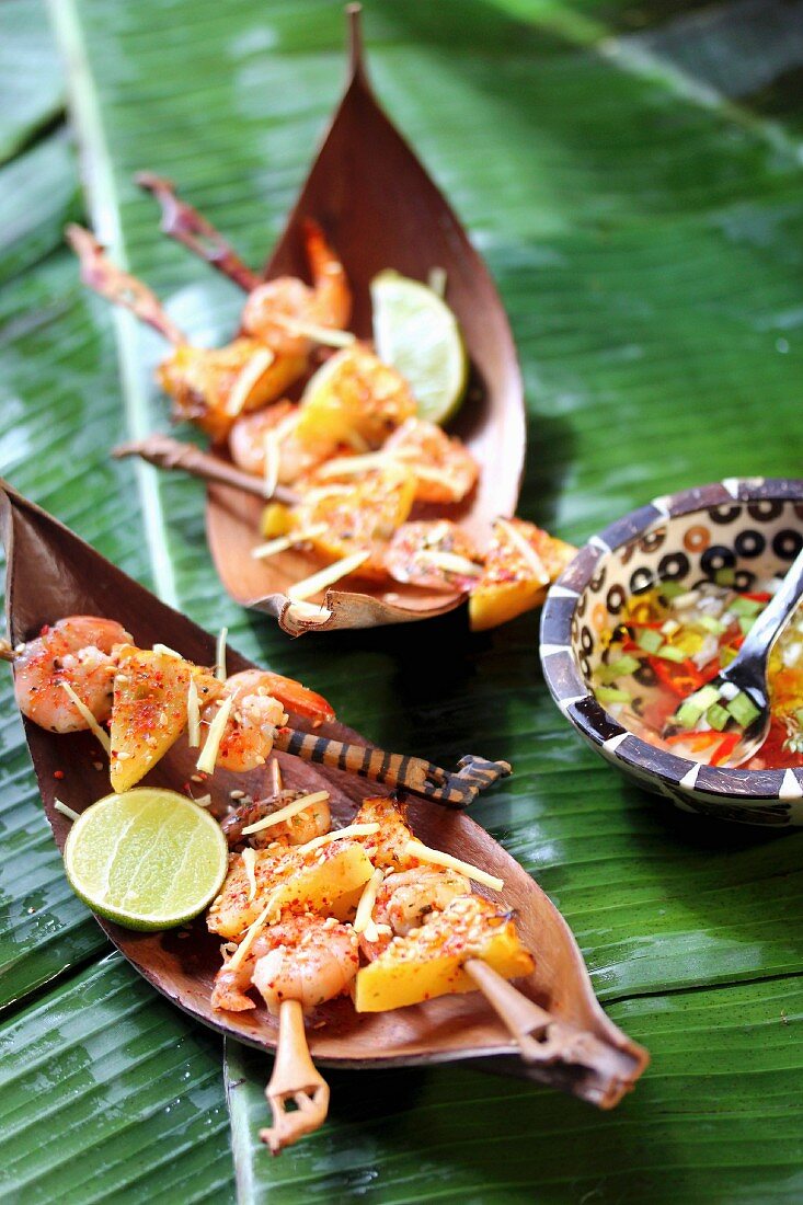 Shrimp and pineapple brochettes, sauce Chien