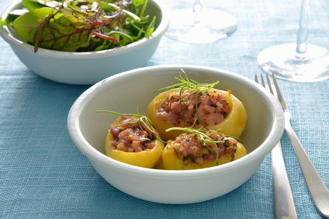 Potatoes stuffed with pig's trotters