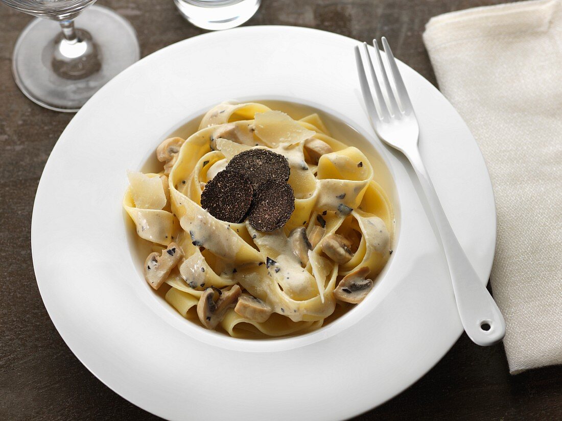 Parpadelle with truffle cream and mushrooms