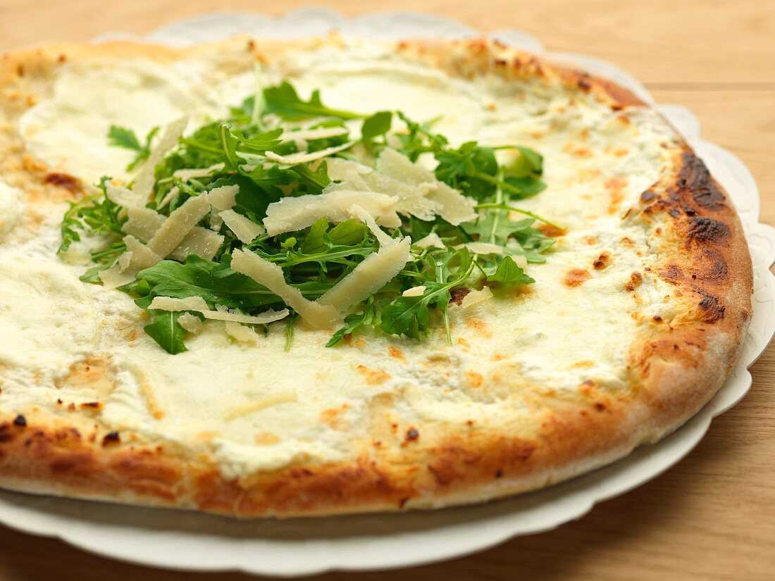 Goat's cheese, parmesan and rocket lettuce pizza