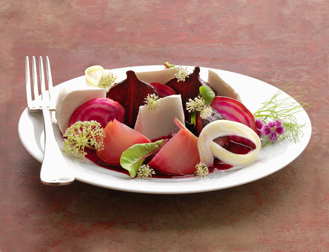 Beetroot and cheese salad