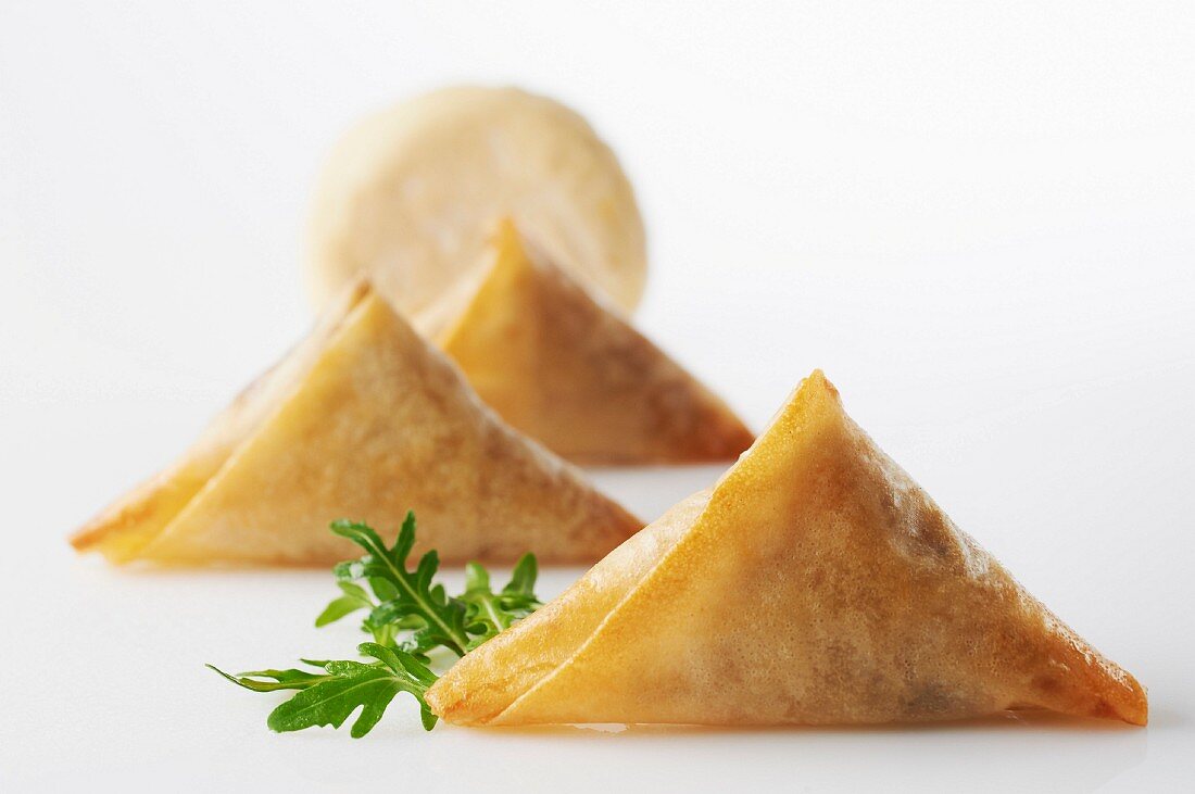 Samosas mit Ziegenkäse und Walnüssen