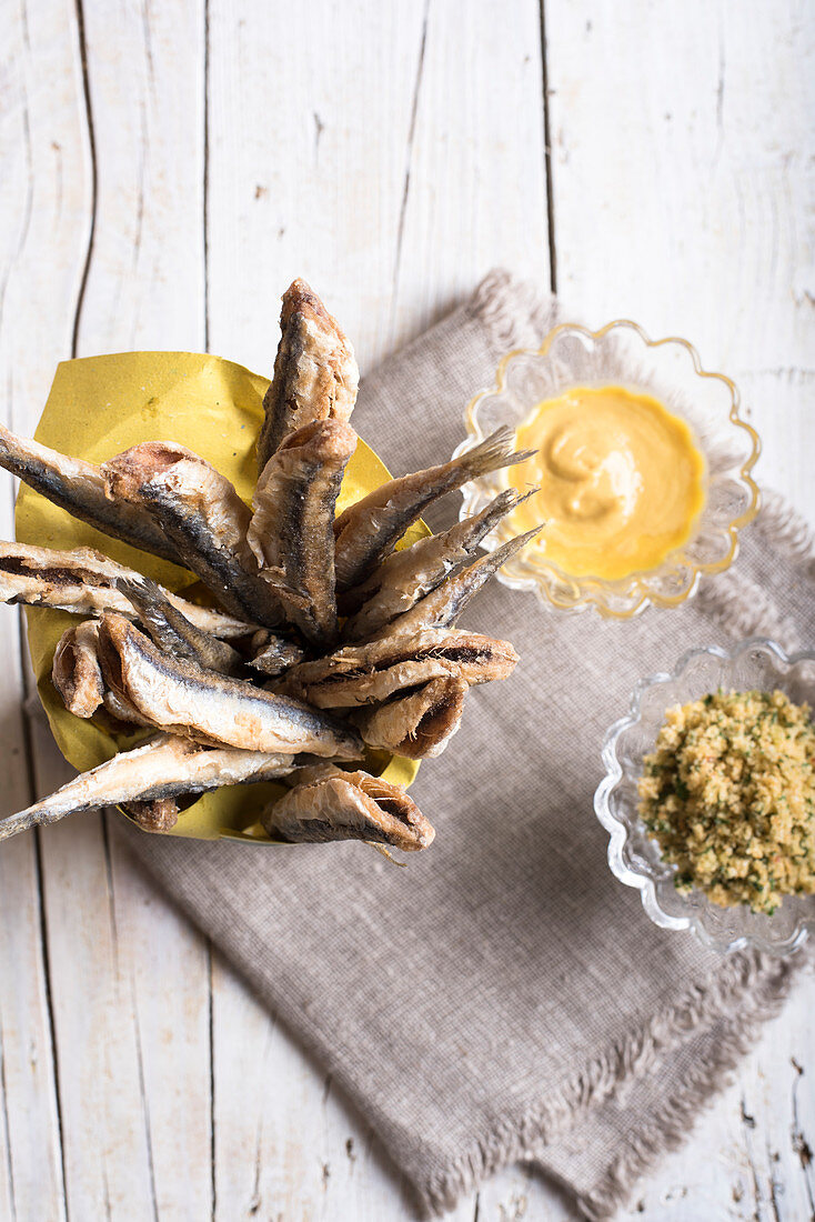 Boquerones fritos (fried anchovies with dip and herb crumbs, Spain))