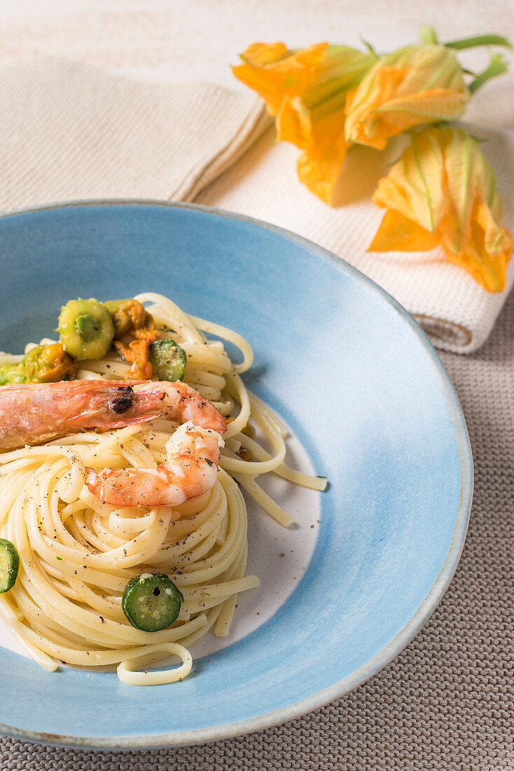 Linguine with shrimps and courgette flowers
