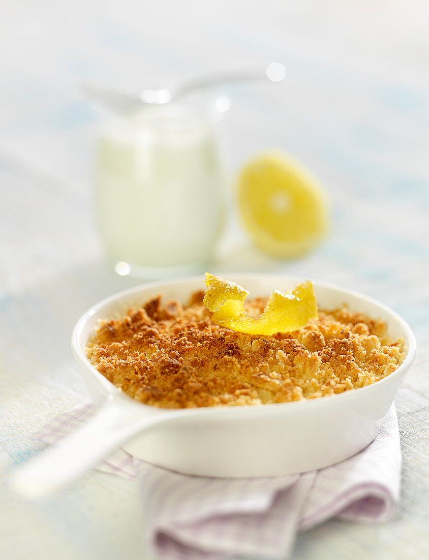 Lemon yoghurt crumble