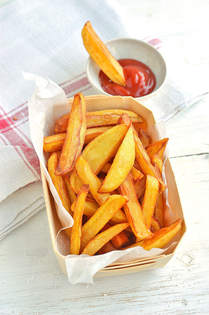 Homemede chips and ketchup