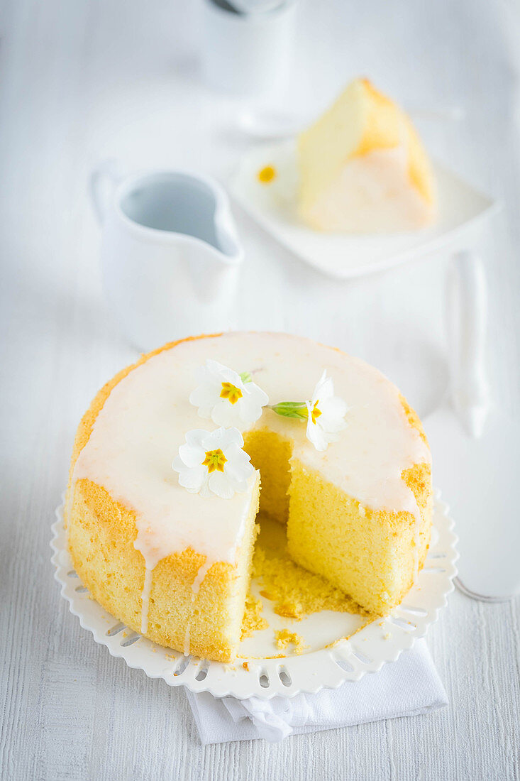 Zitronen-Angel Cake, angeschnitten