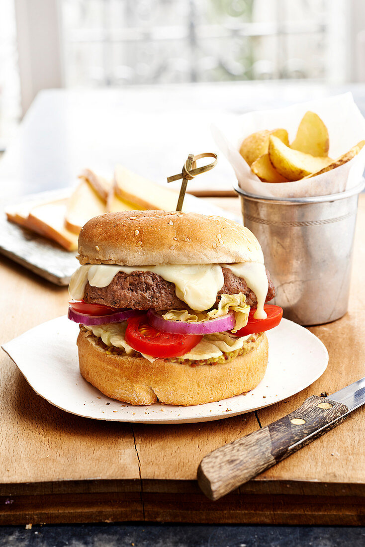 Hacksteak-Burger mit Savoyer Raclette