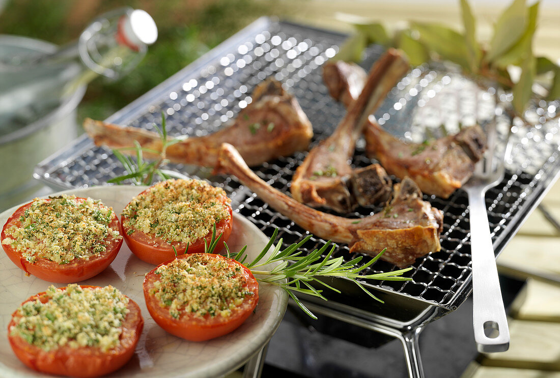 Grilled lamb chops and provençal tomatoes