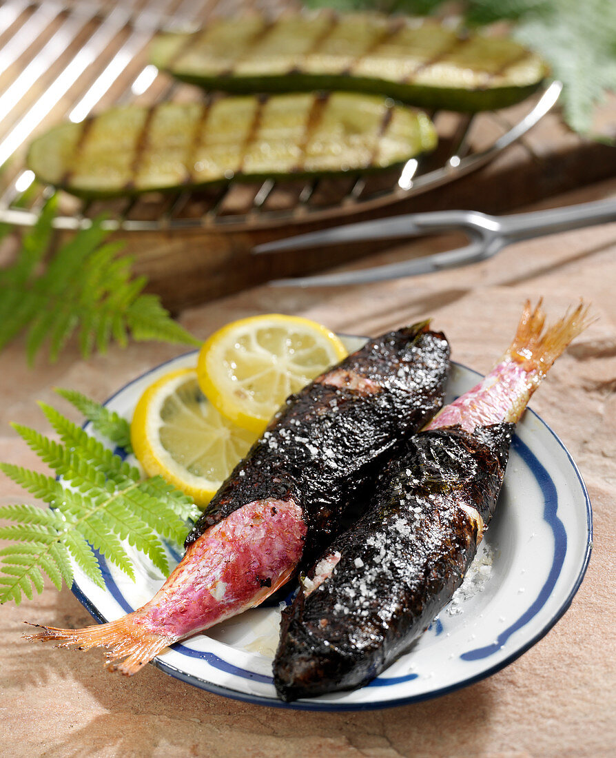 Grilled red mullets wrapped in seaweed