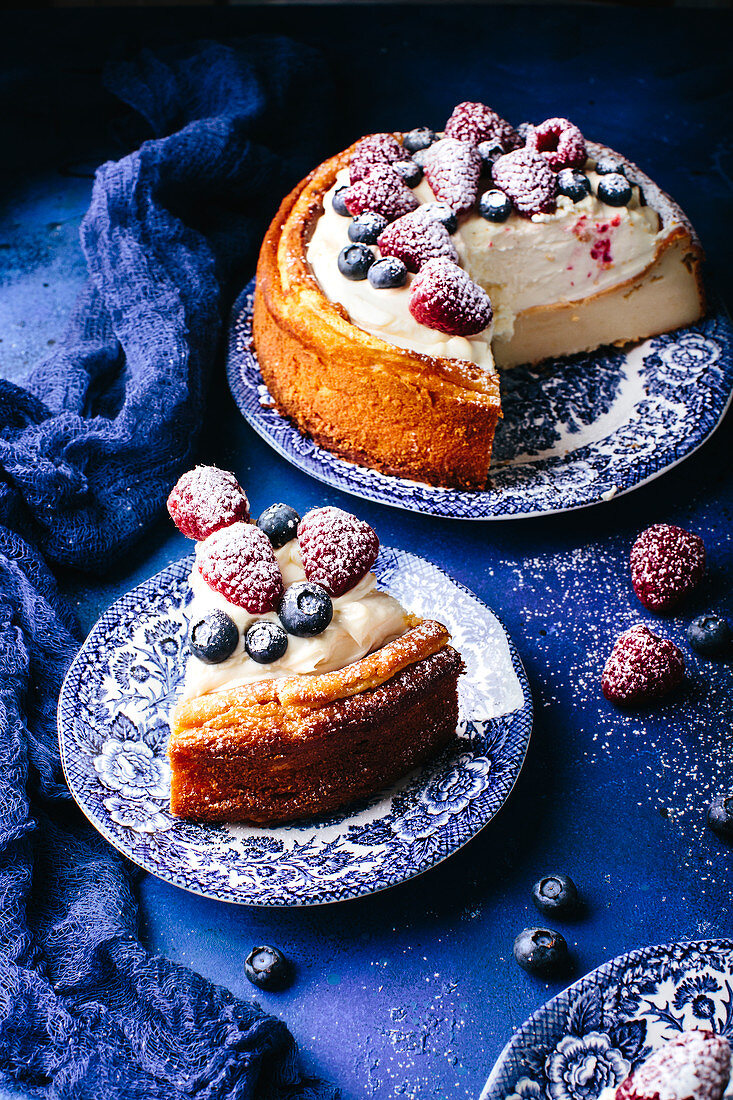 Italian cheesecake with berries and mascarpone