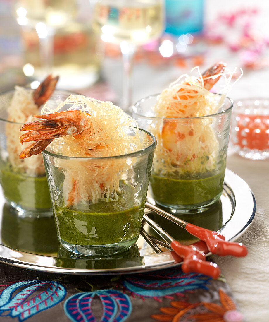 Crispy gambas coated in vermicelli rice and herb juice