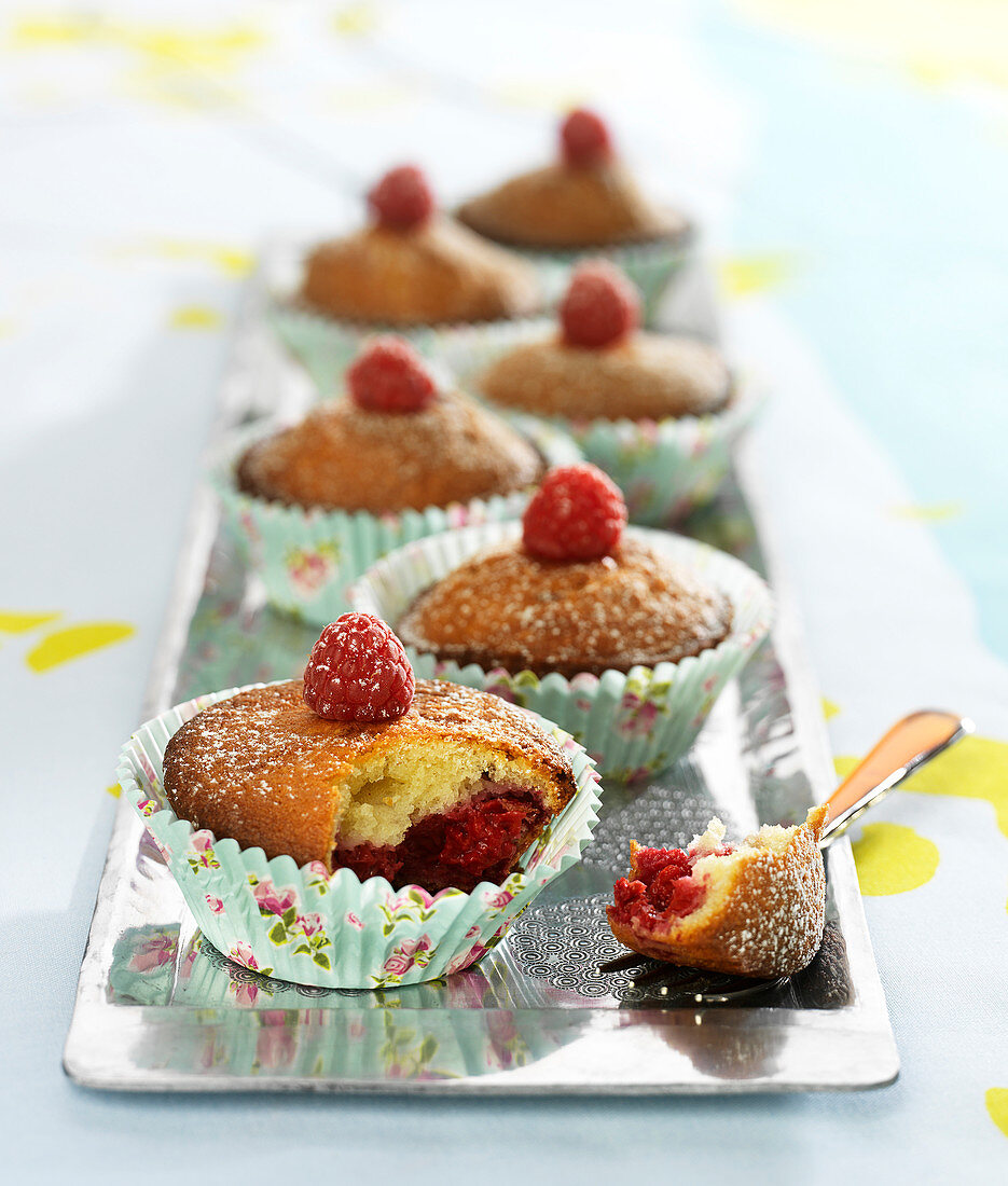 Muffins mit Himbeeren und Zitrone