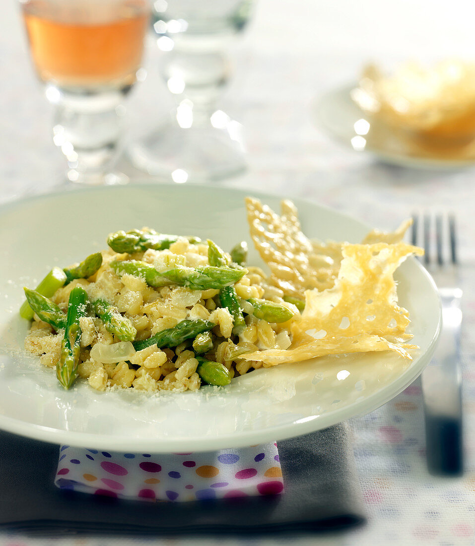 Wheat risotto with aspargus