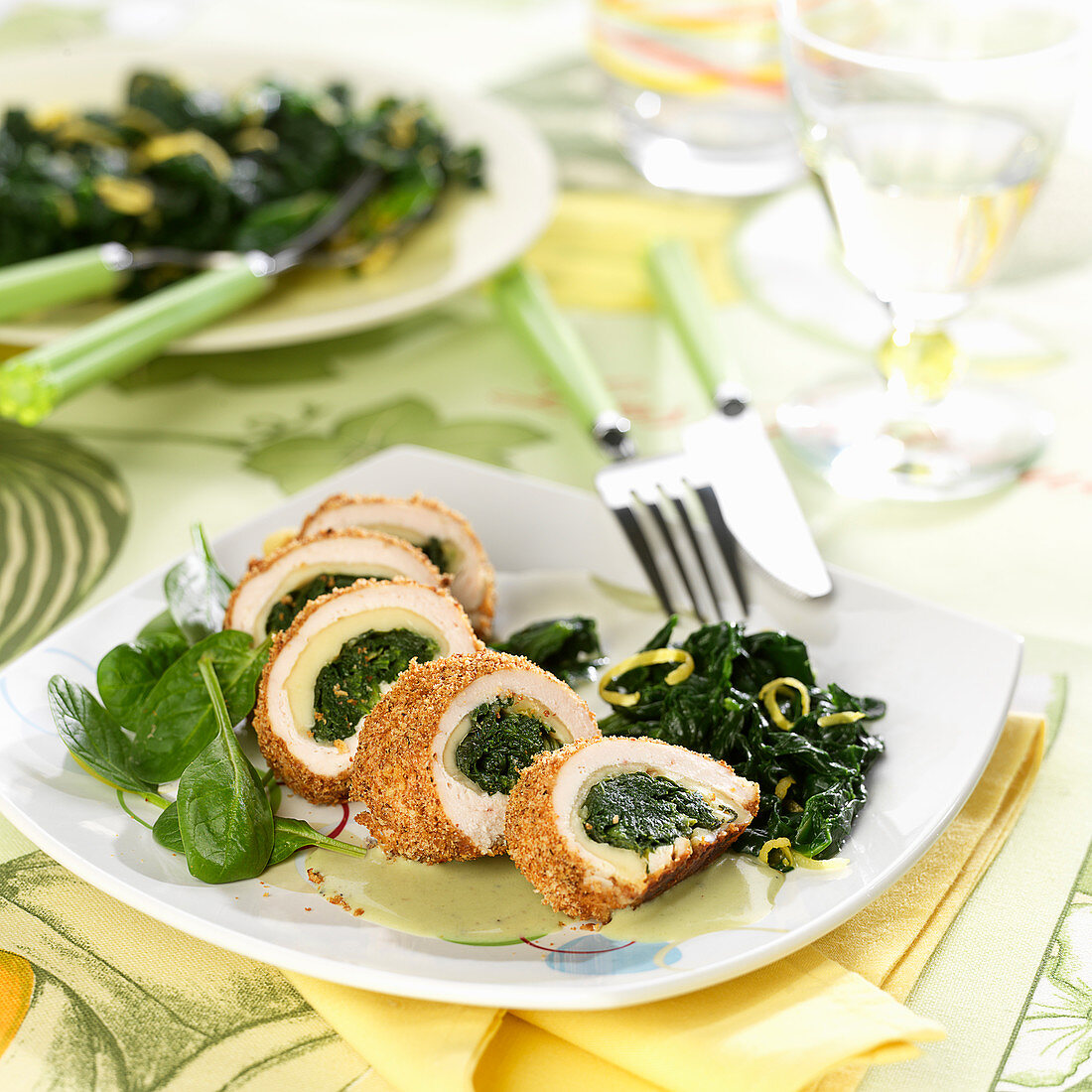 Rolled chicken fillets stuffed with spinach and Comté