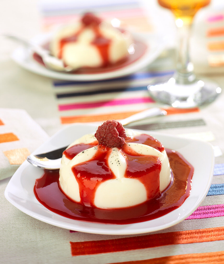 Panna cotta with raspberry coulis