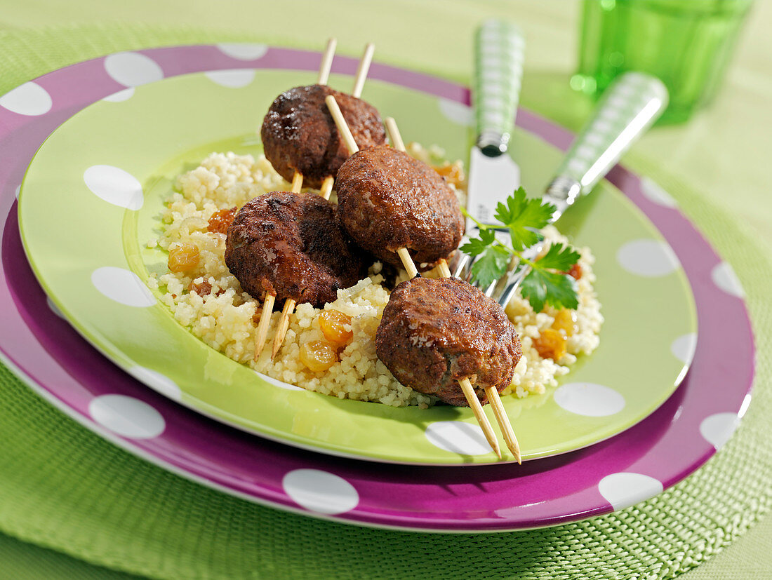 Spicy beef meatball brochettes, semolina with sultanas