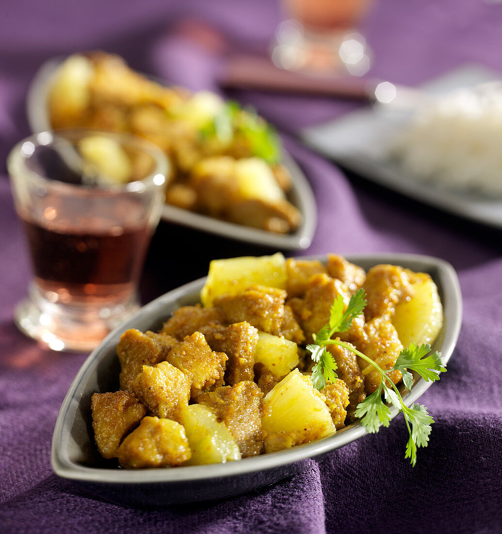 Schweinefleischcurry mit Ananas