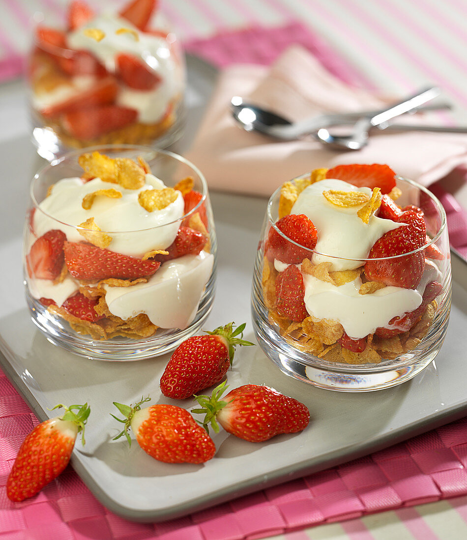 Erdbeer-Trifle mit Cornflakes
