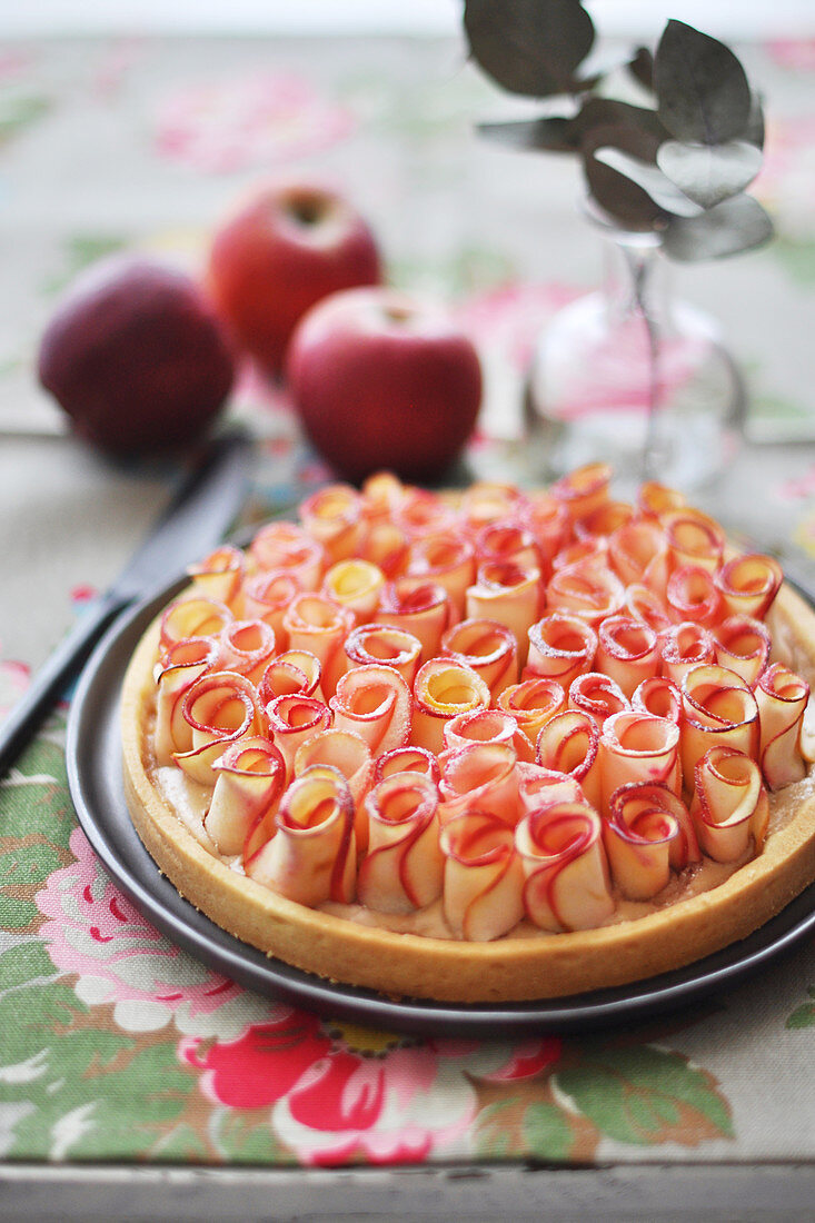 Rose pattern apple tart